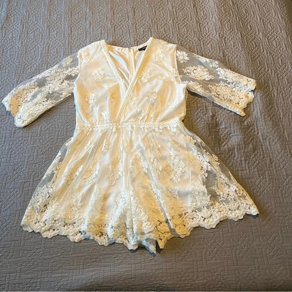 Very J White Lace Romper 3/4 Sleeves Size Large - Picture 8 of 15